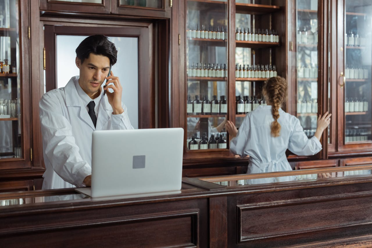 Pourquoi préférer un annuaire en ligne dédié aux pharmacies ?