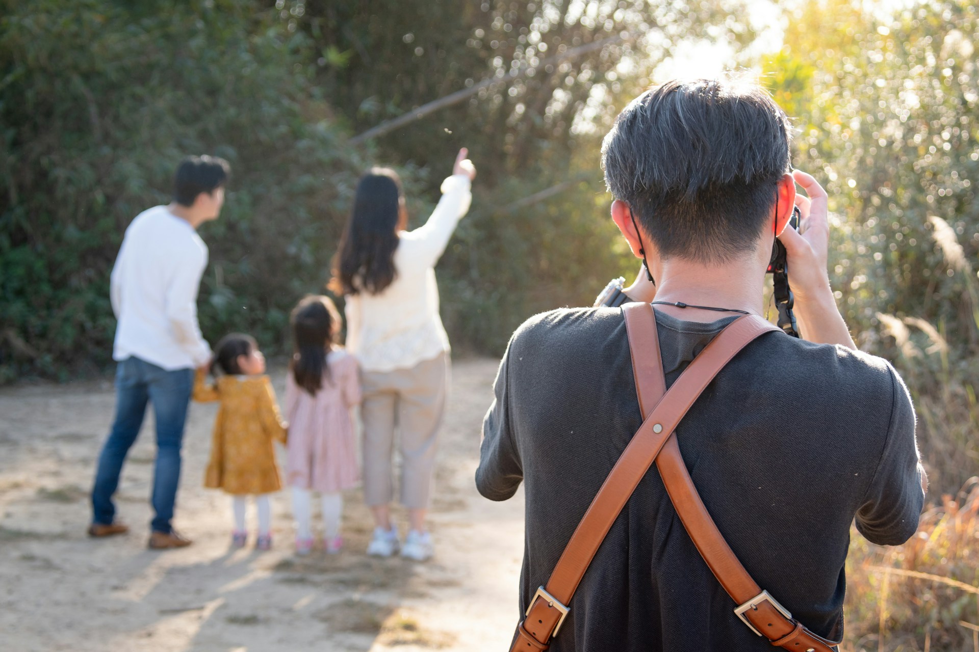 Découvrez nos conseils pratiques pour trouver un photographe de famille à prix abordable sans sacrifier la qualité. comparez les offres, analysez les portfolios et obtenez de belles photos souvenirs à petit prix.