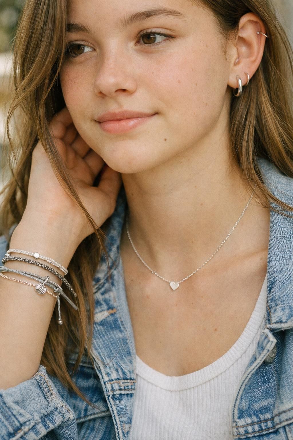 découvrez des idées de bijoux tendance et adaptés pour offrir à une adolescente de 15 ans, alliant style et personnalité pour faire plaisir à coup sûr.