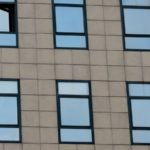 Changer des fenêtres dans le Var : pourquoi choisir l’aluminium ?